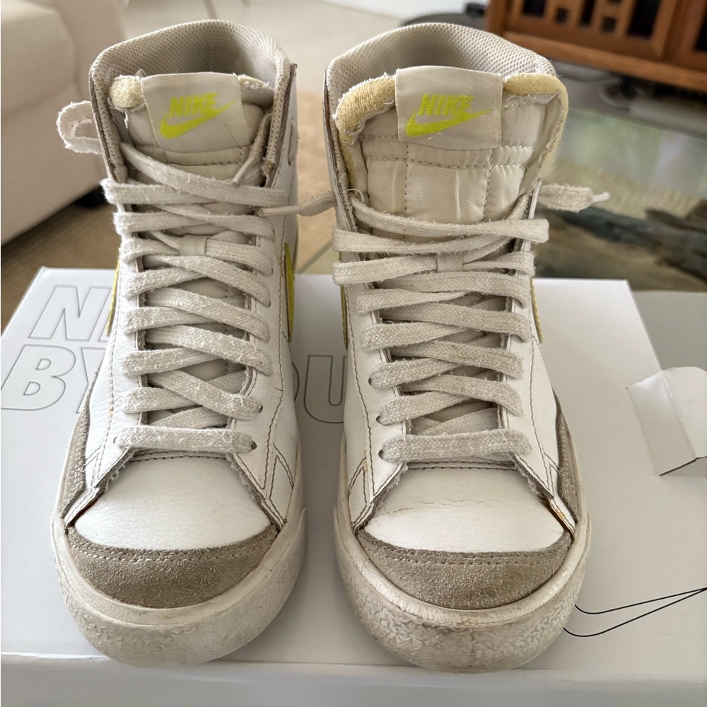 Nike High-Tops - Picture 2 of 5